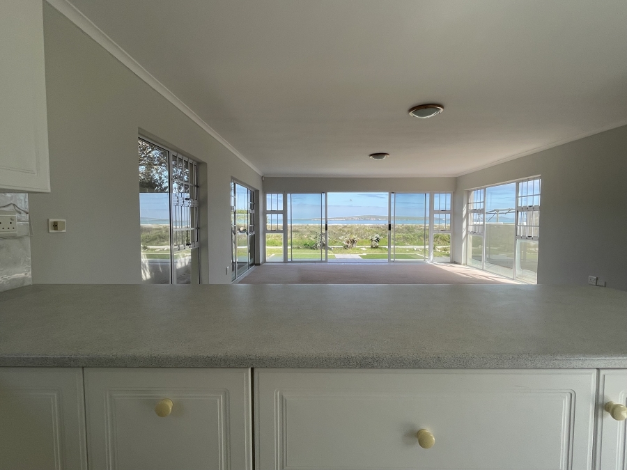 4 Bedroom Property for Sale in Middedorp Western Cape